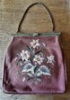 Abendtasche Petit Point Stickerei Lilien