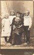Atelierfoto Wilhelmine von Borstel mit ihren Kindern"