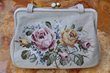 Handtasche Petit Point Rosen auf weißem Grund