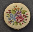 Puderdose Petit-Point 1950er