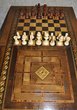 Gründerzeit Spieltisch mit Schachfiguren